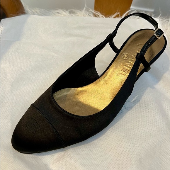 Chanel Interlocking CC Logo Satin Slingback Pumps - Picture 2 of 11